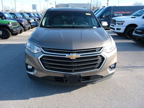 Used 2020 Chevrolet Traverse LT w/ LT Premium Package image 2