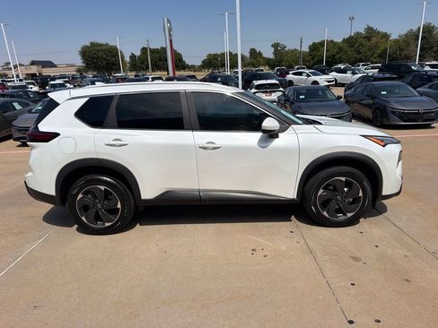 Used 2024 Nissan Rogue SV w/ SV Premium Package FWD image 6