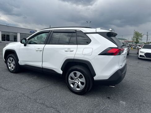 Used 2021 Toyota RAV4 LE AWD/4WD image 3