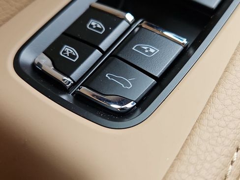 Certified 2026 Porsche Macan AWD/4WD image 20