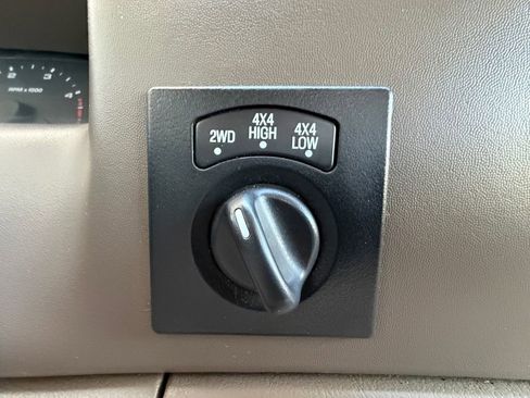 Used 2004 Ford F250 XLT AWD/4WD image 13
