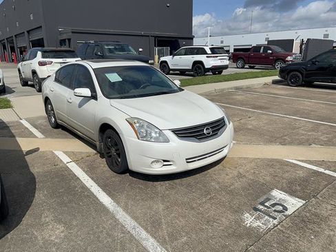 Used 2010 Nissan Altima 2.5 SL w/ SL Pkg image 2