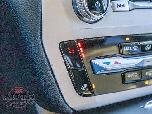 Used 2024 Ford Explorer XLT w/ Equipment Group 202A image 28