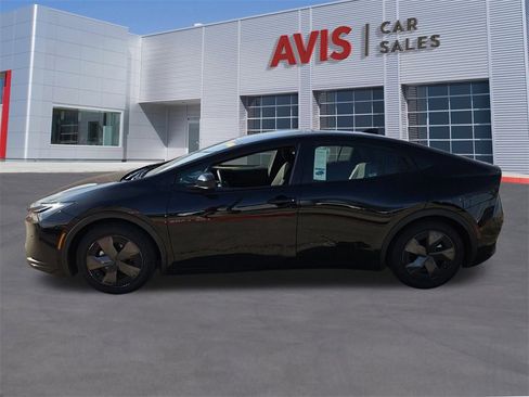 Used 2025 Toyota Prius LE image 2