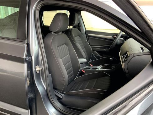 Used 2022 Volkswagen Jetta Sport image 9