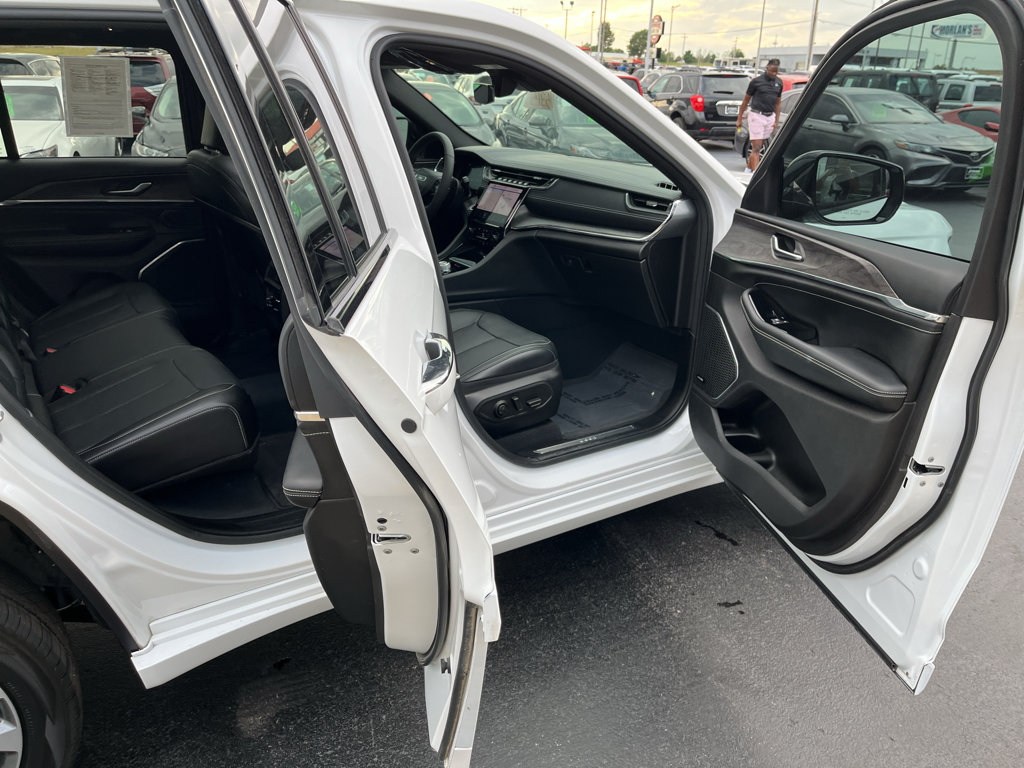 Used 2023 Jeep Grand Cherokee Overland RWD image 44