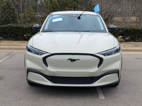 Certified 2025 Ford Mustang Mach-E Select w/ Comfort Package Lite image 9