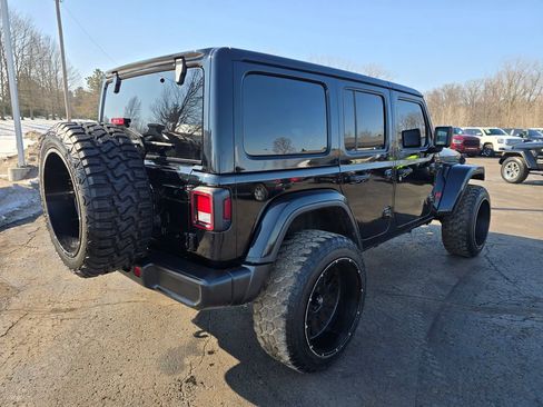 Used 2021 Jeep Wrangler Unlimited Sahara AWD/4WD image 5