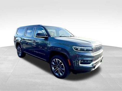 Used 2025 Jeep Grand Wagoneer L Series III w/ Rear Seat Video Group 1 AWD/4WD image 11