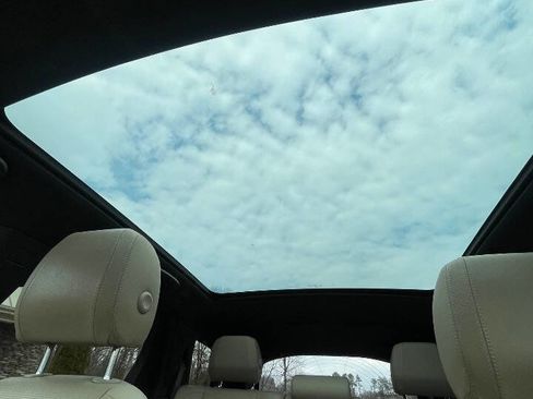 Used 2016 Land Rover Discovery Sport HSE image 31