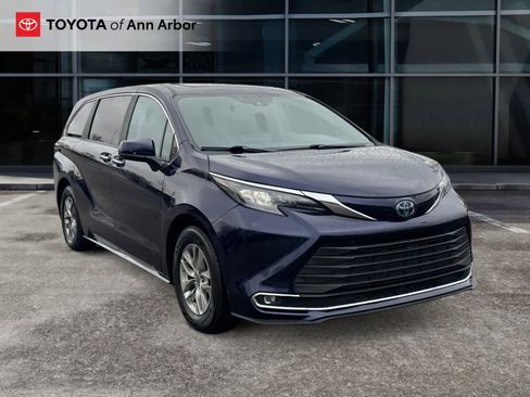 Used 2024 Toyota Sienna XLE AWD/4WD image 1