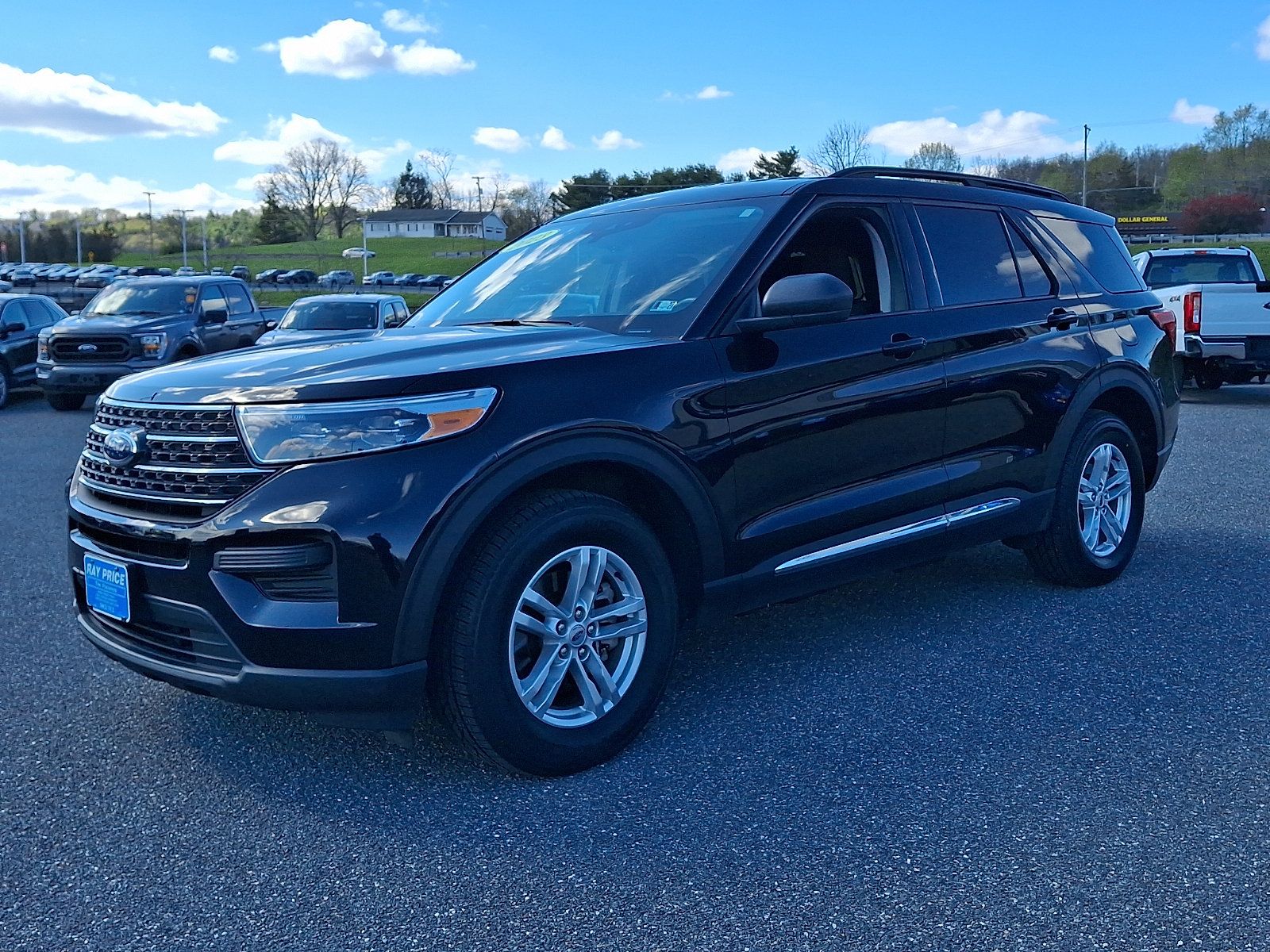 Used 2023 Ford Explorer XLT AWD/4WD image 4
