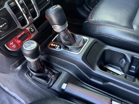 Used 2018 Jeep Wrangler Unlimited Rubicon image 36