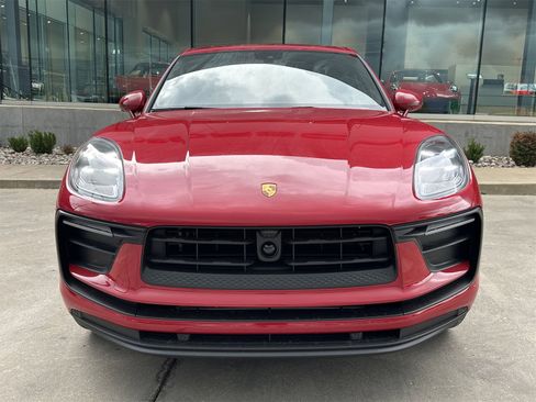 New 2025 Porsche Macan image 10