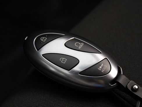 Certified 2025 Hyundai Elantra SEL image 25