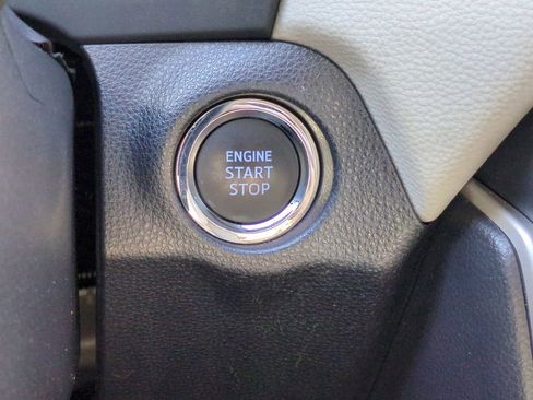 Used 2019 Toyota RAV4 Limited image 30