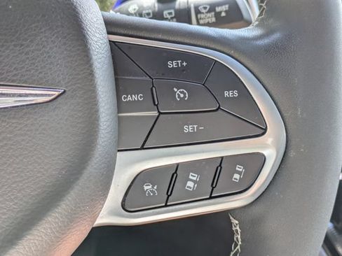 Certified 2025 Chrysler Pacifica Select FWD image 20