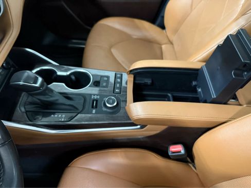 Used 2022 Toyota Highlander Platinum image 23
