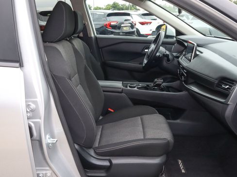 Used 2025 Nissan Rogue SV AWD/4WD image 21