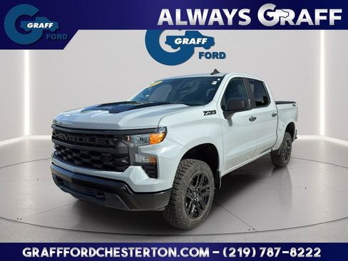 Used 2025 Chevrolet Silverado 1500 Custom Trail Boss w/ Dark Appearance Package AWD/4WD image 1