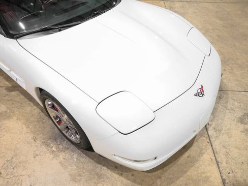 Used 1998 Chevrolet Corvette Coupe w/ Memory Pkg RWD image 18