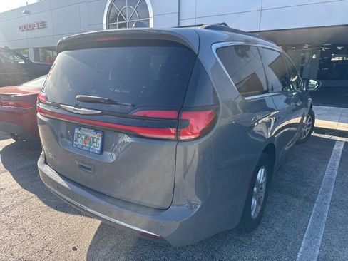 Used 2022 Chrysler Pacifica Touring-L FWD image 21