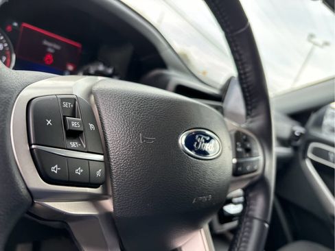 Used 2023 Ford Explorer XLT image 11