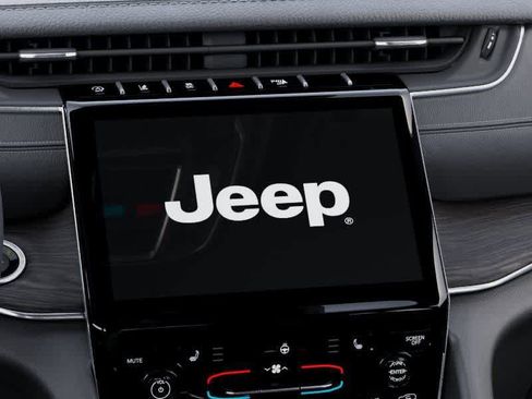 Used 2025 Jeep Grand Cherokee Limited image 17