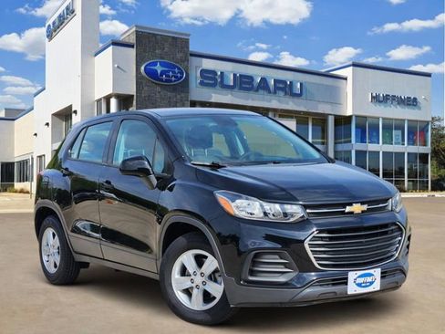 Used 2020 Chevrolet Trax LS image 1