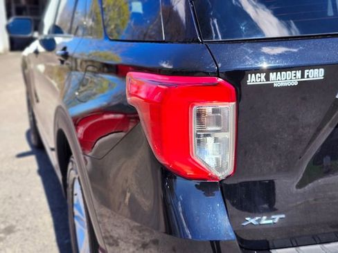 Certified 2022 Ford Explorer XLT w/ Equipment Group 202A AWD/4WD image 9