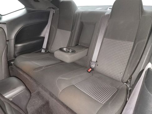 Used 2016 Dodge Challenger SXT image 27