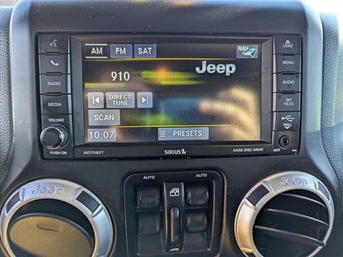 Used 2014 Jeep Wrangler Unlimited Rubicon w/ Connectivity Group image 13