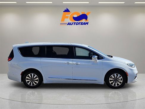 Used 2022 Chrysler Pacifica Limited image 5