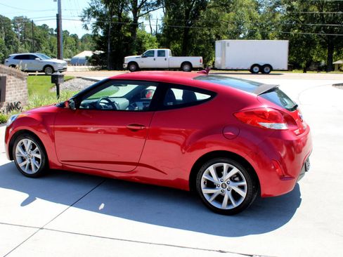 Used 2016 Hyundai Veloster image 6