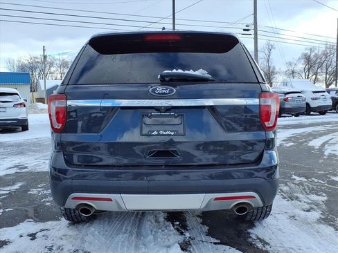 Used 2017 Ford Explorer XLT w/ Equipment Group 201A image 9