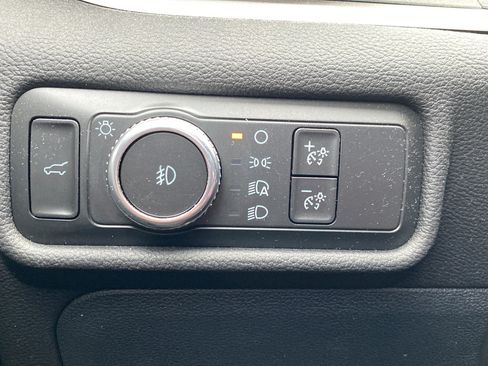 Used 2020 Ford Explorer XLT w/ Equipment Group 202A AWD/4WD image 31