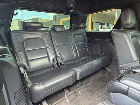 Used 2022 Lincoln Navigator Reserve AWD/4WD image 18