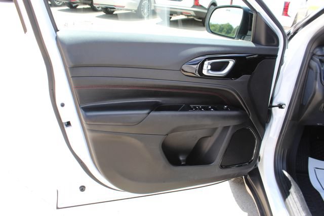 Used 2025 Jeep Compass Trailhawk AWD/4WD image 16