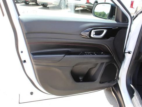 Used 2025 Jeep Compass Trailhawk AWD/4WD image 16