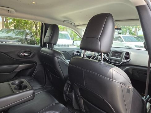 Used 2020 Jeep Cherokee Latitude Plus FWD image 17