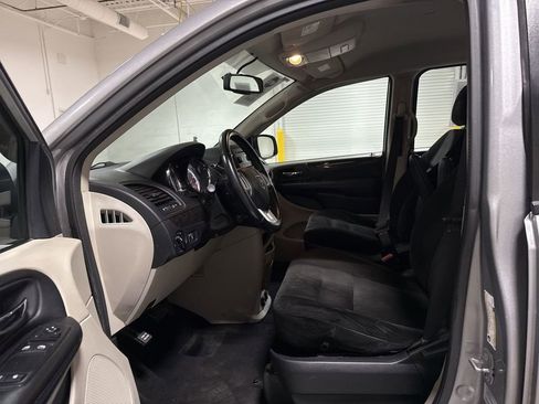 Used 2015 Dodge Grand Caravan American Value Package w/ UConnect Hands-Free Group FWD image 18