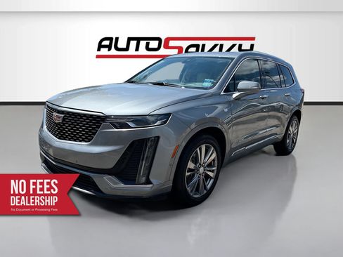 Used 2024 Cadillac XT6 Premium Luxury w/ Technology Package FWD image 3