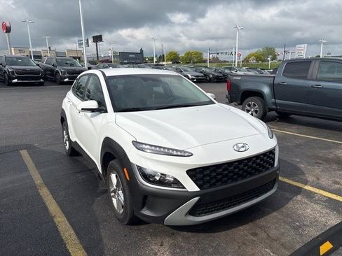 Used 2023 Hyundai Kona SE w/ Cargo Package AWD/4WD image 2