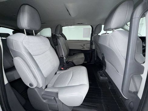Certified 2021 Toyota Sienna LE AWD/4WD image 18