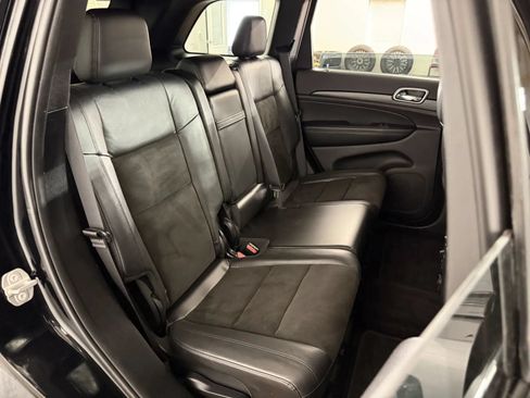 Used 2019 Jeep Grand Cherokee Altitude AWD/4WD image 34