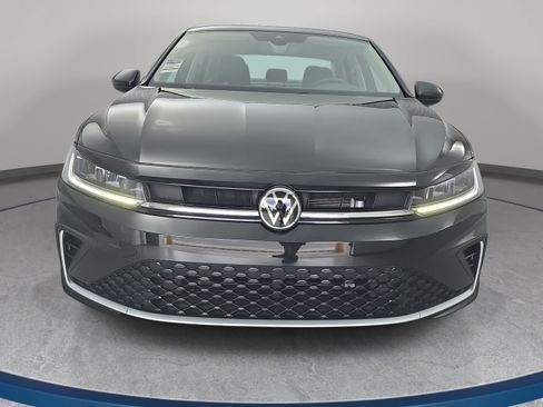 Certified 2025 Volkswagen Jetta SE FWD image 2