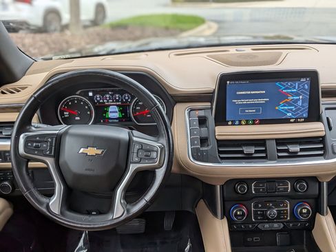 Used 2021 Chevrolet Suburban Premier image 18