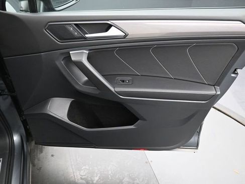 Used 2022 Volkswagen Tiguan SE R-Line image 37