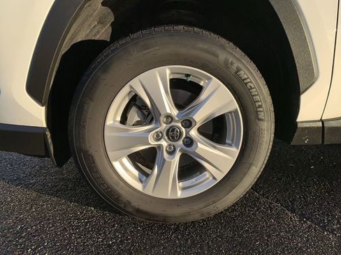 Used 2020 Toyota RAV4 LE image 10