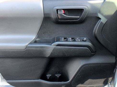 Used 2022 Toyota Tacoma SR AWD/4WD image 19